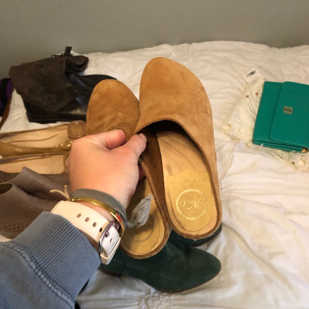 No. 6 clog shoes